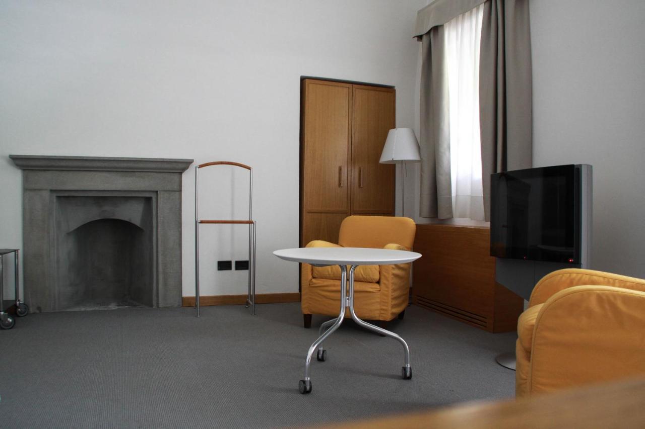 Hotel Cavour Et Des Officiers Bard Bagian luar foto
