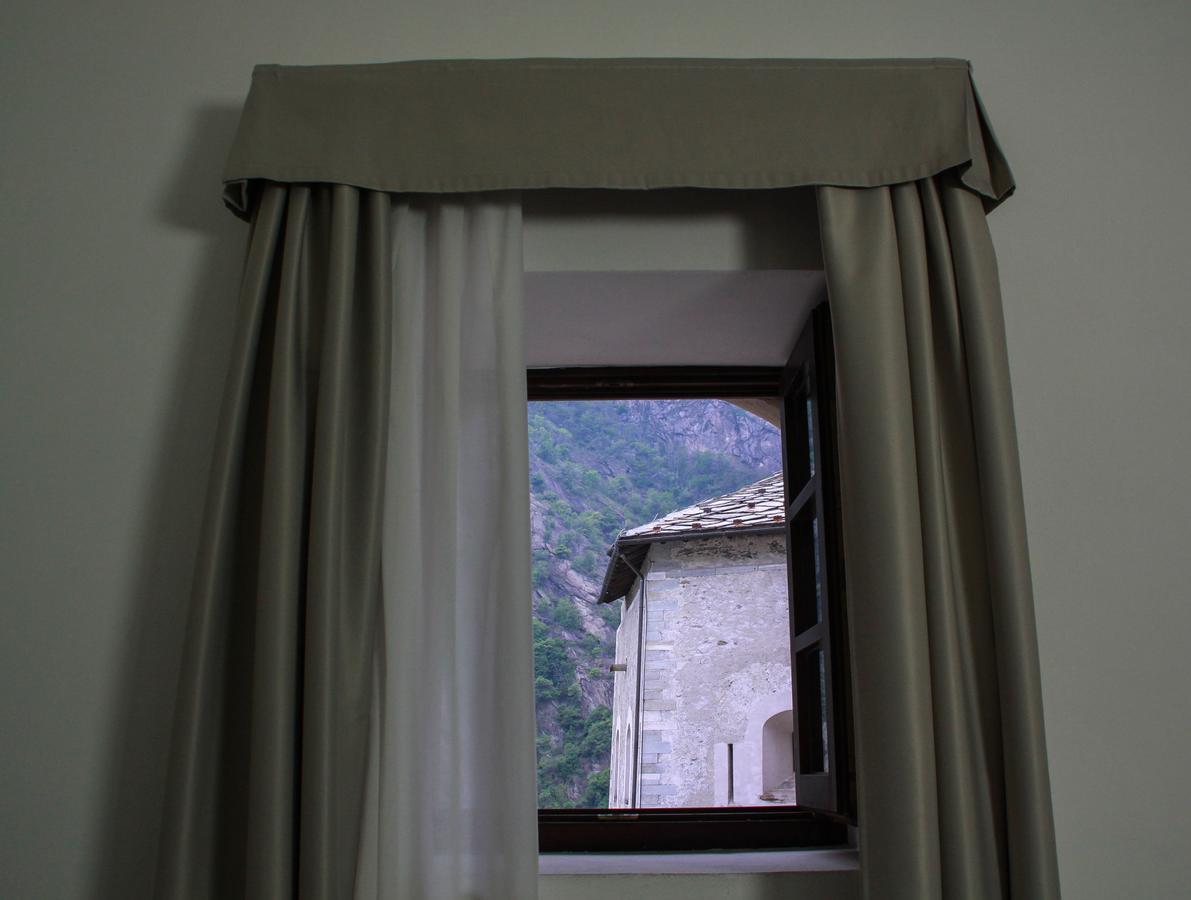 Hotel Cavour Et Des Officiers Bard Bagian luar foto