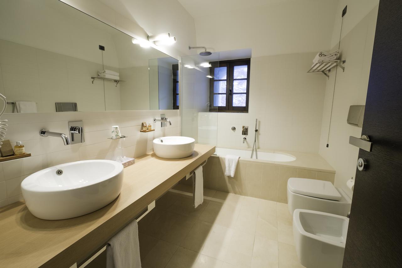 Hotel Cavour Et Des Officiers Bard Bagian luar foto