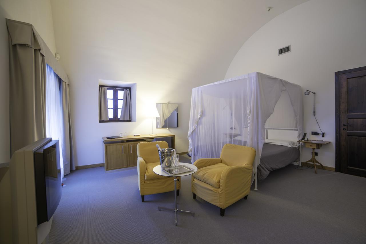 Hotel Cavour Et Des Officiers Bard Bagian luar foto