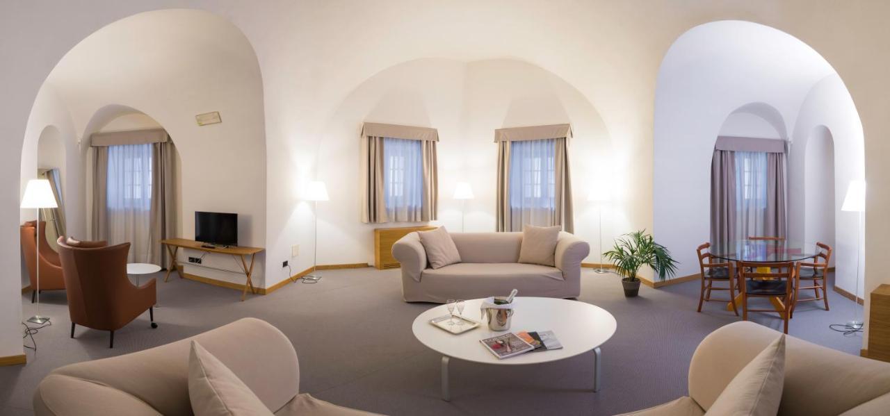 Hotel Cavour Et Des Officiers Bard Bagian luar foto