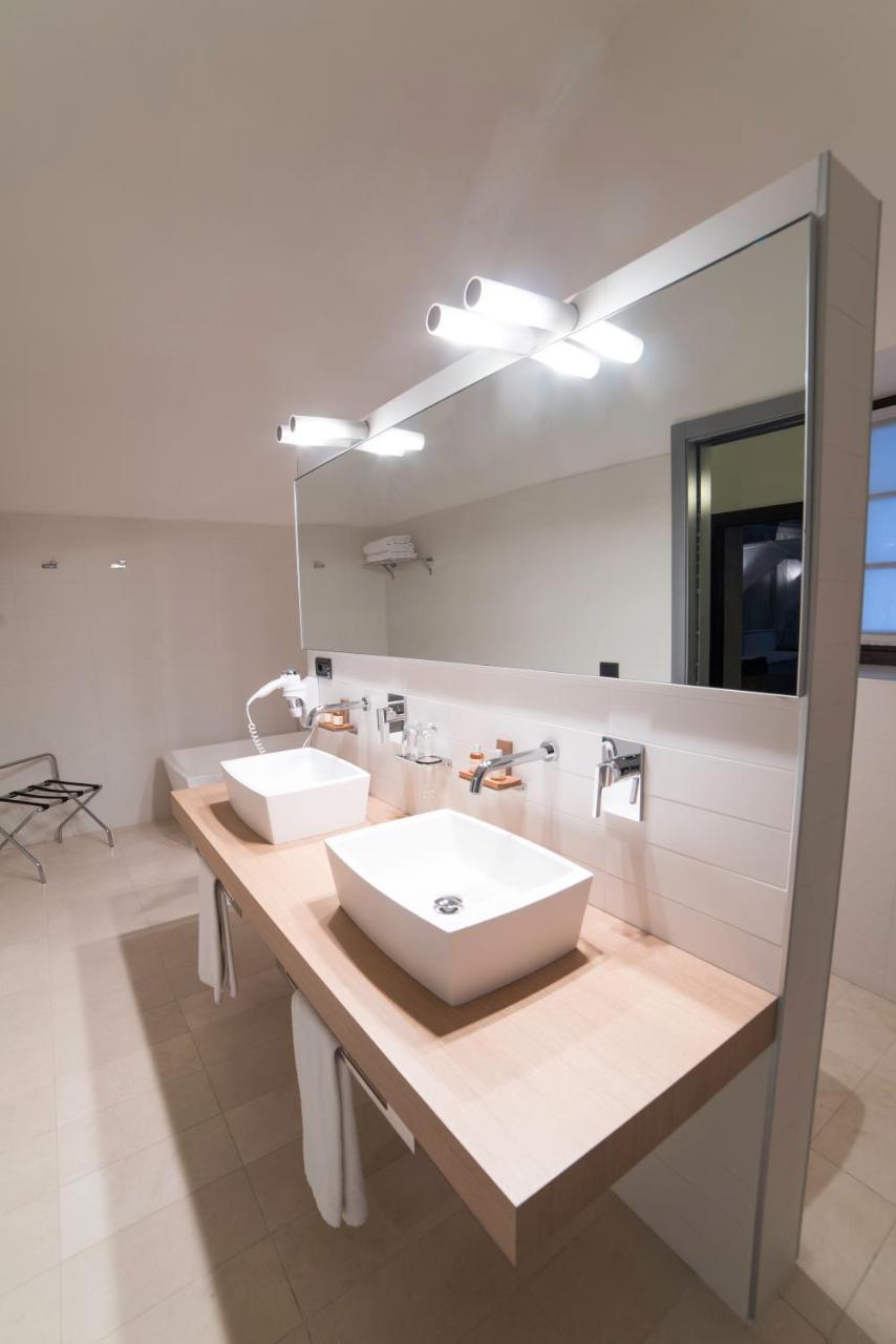 Hotel Cavour Et Des Officiers Bard Bagian luar foto