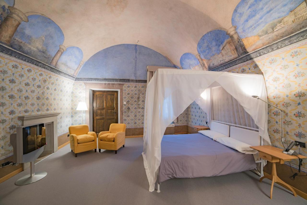 Hotel Cavour Et Des Officiers Bard Bagian luar foto