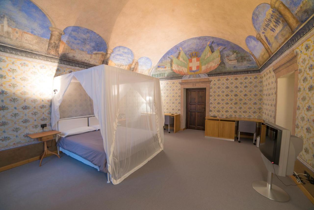 Hotel Cavour Et Des Officiers Bard Bagian luar foto